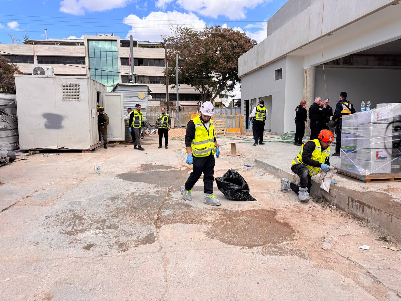 מטח טילים מאיראן למרכז הארץ: שני הרוגים ופצוע קשה